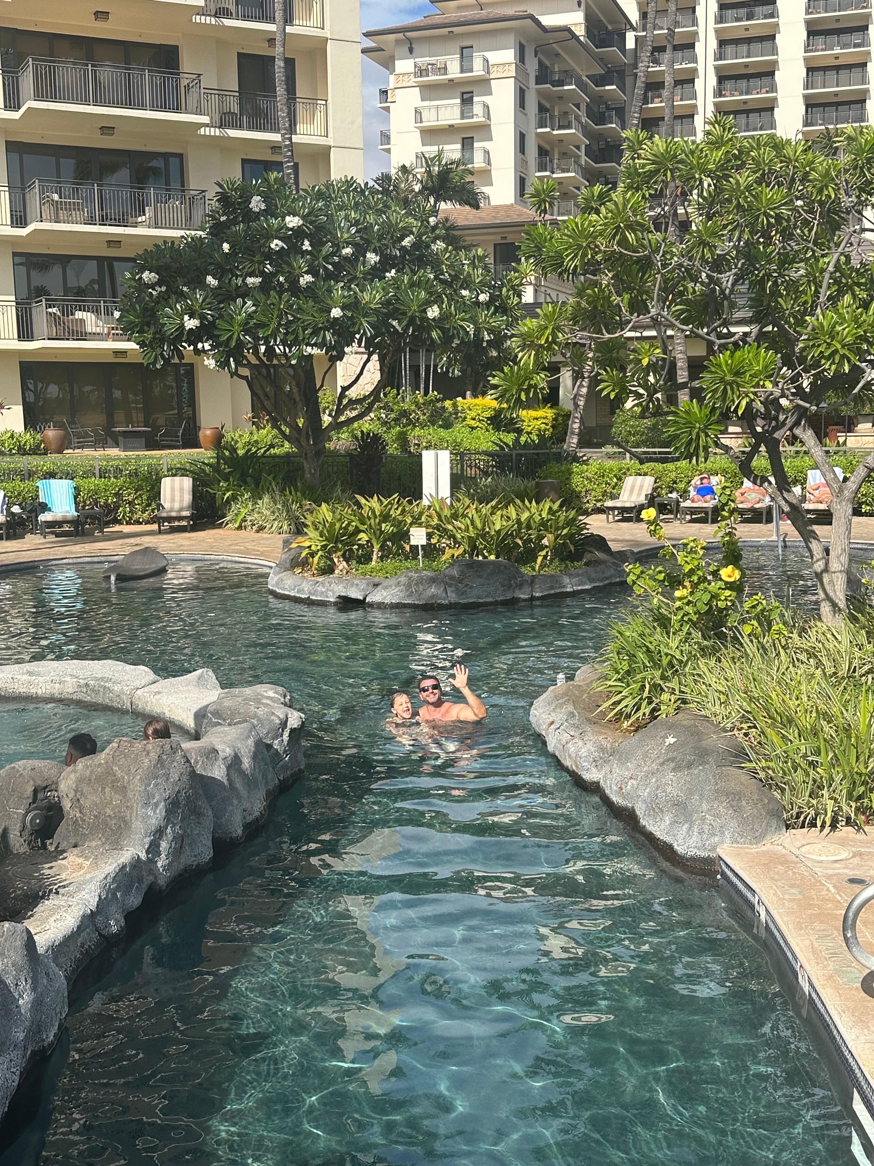 Lazy river pool