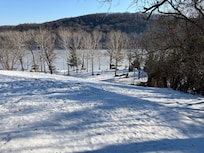 Views of a frozen Potomac River backyard --
the neighborhood
was so peaceful and the scenery was gorgeous!