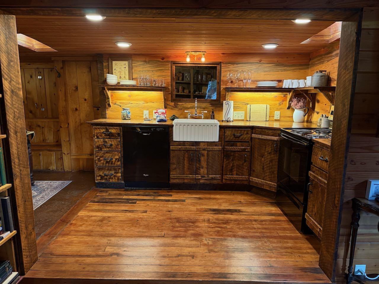 Clean, well-appointed kitchen with a variety of pots and pans and utensils, plus snacks, coffee, tea, and hot cocoa.