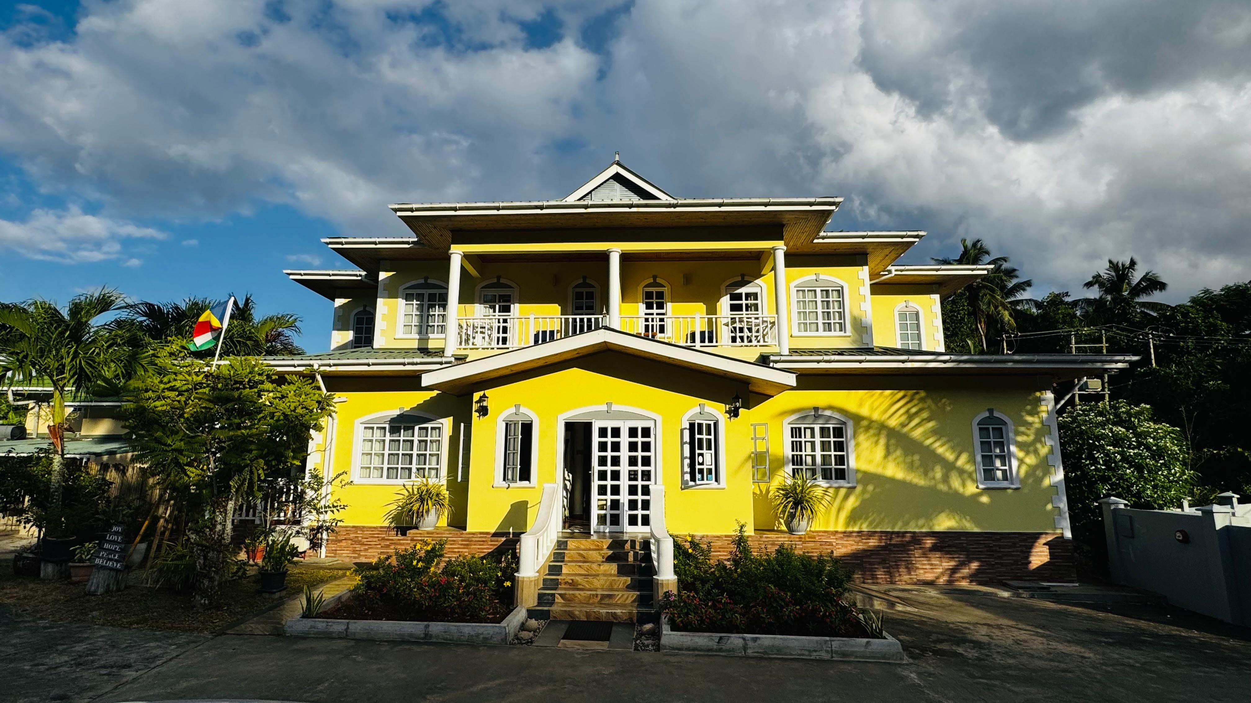 Haupthaus mit großen Topzimmern