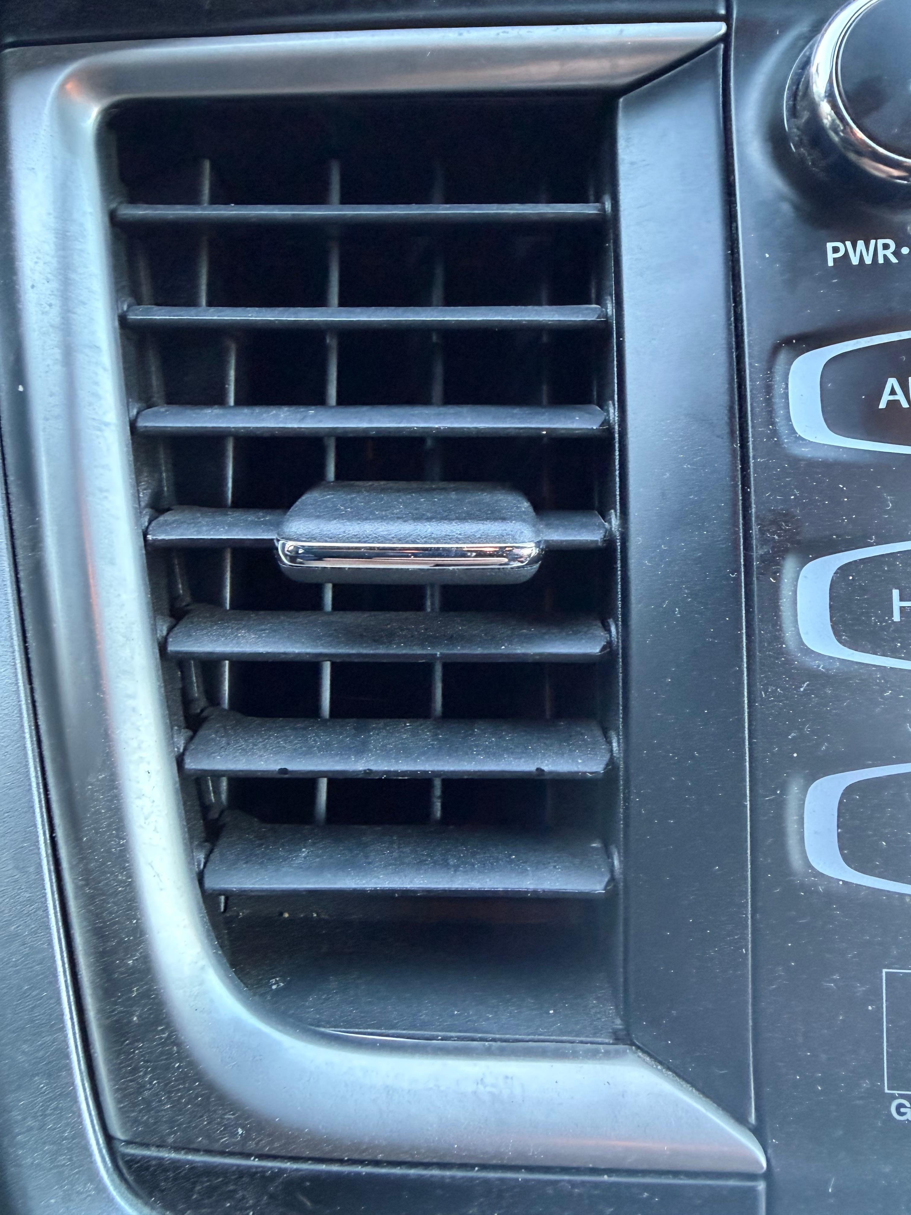 Vent that no longer has a phone holder on it. Was a simple magnetic circle mounting kind. 