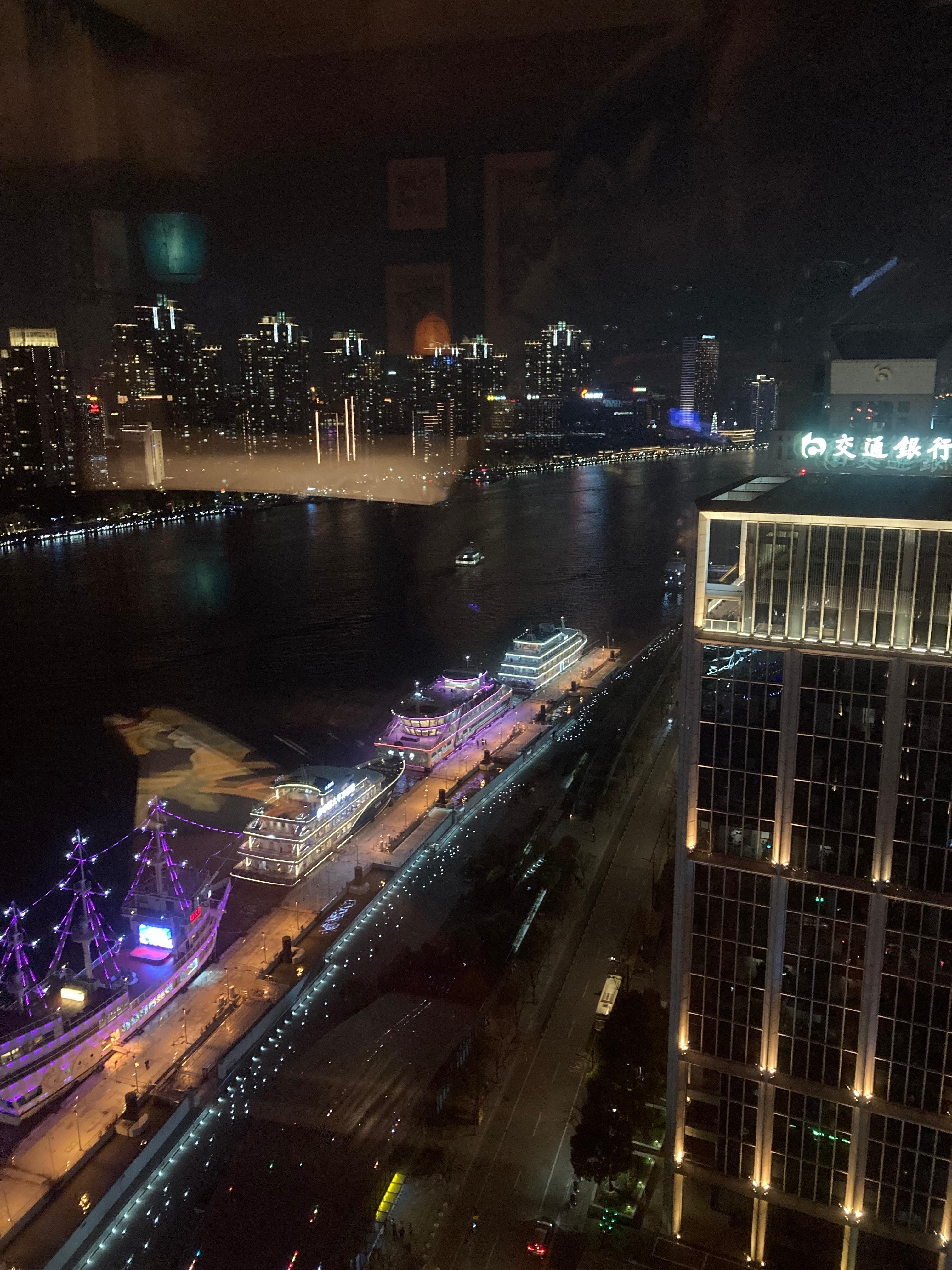 部屋からの眺め（夜）