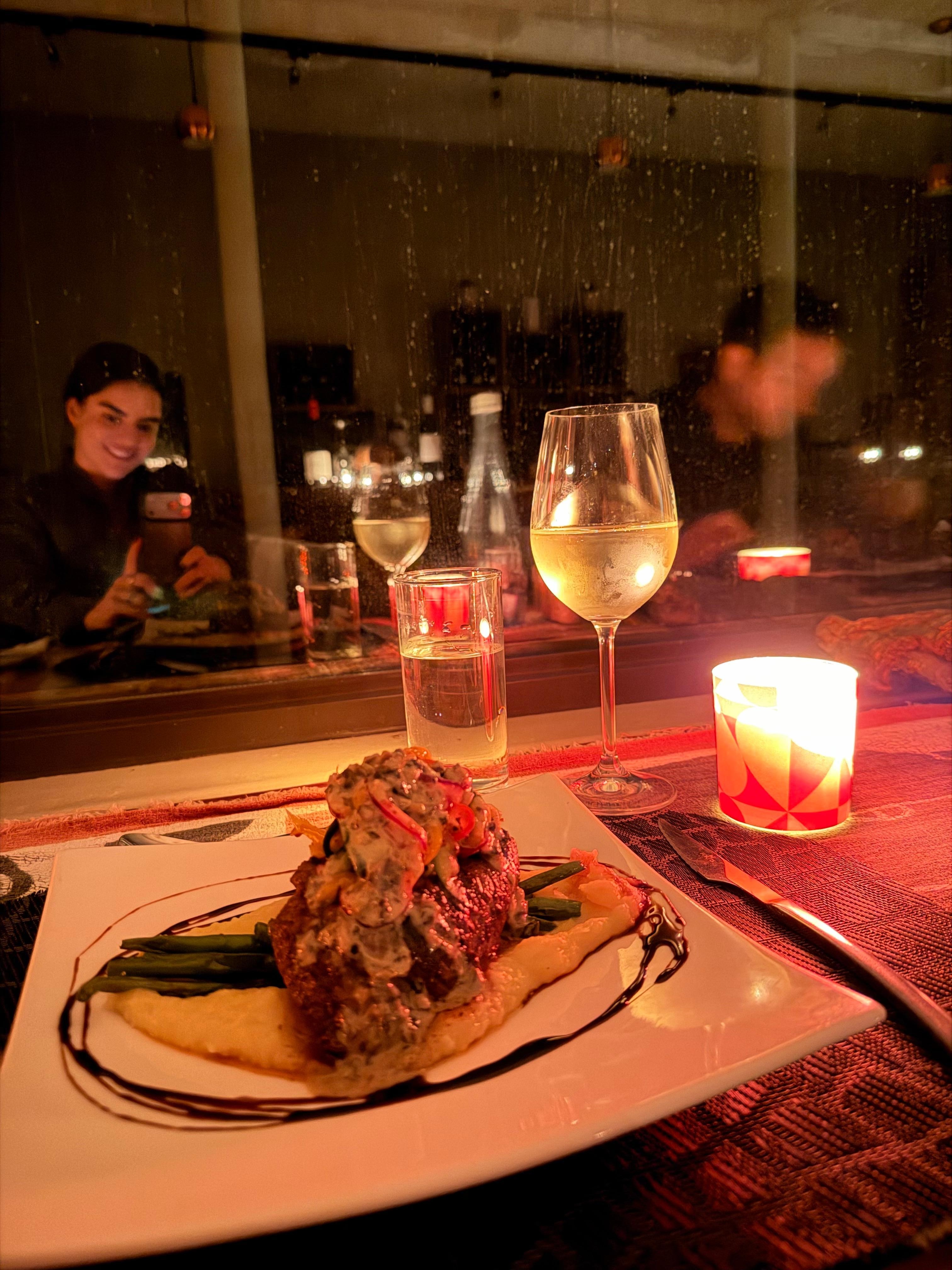 Fizeram um jantar à luz de velas de surpresa para a gente! Eles são incríveis! 