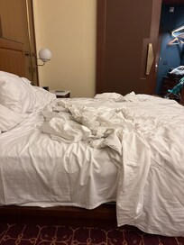 No hubo limpieza de la habitacion, aire acondicionado no funcionaba bien. Personal muy malo en atencion y servicio