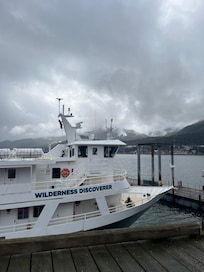 10 minutes to the docks