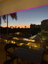 Beautiful sunsets from lanai.