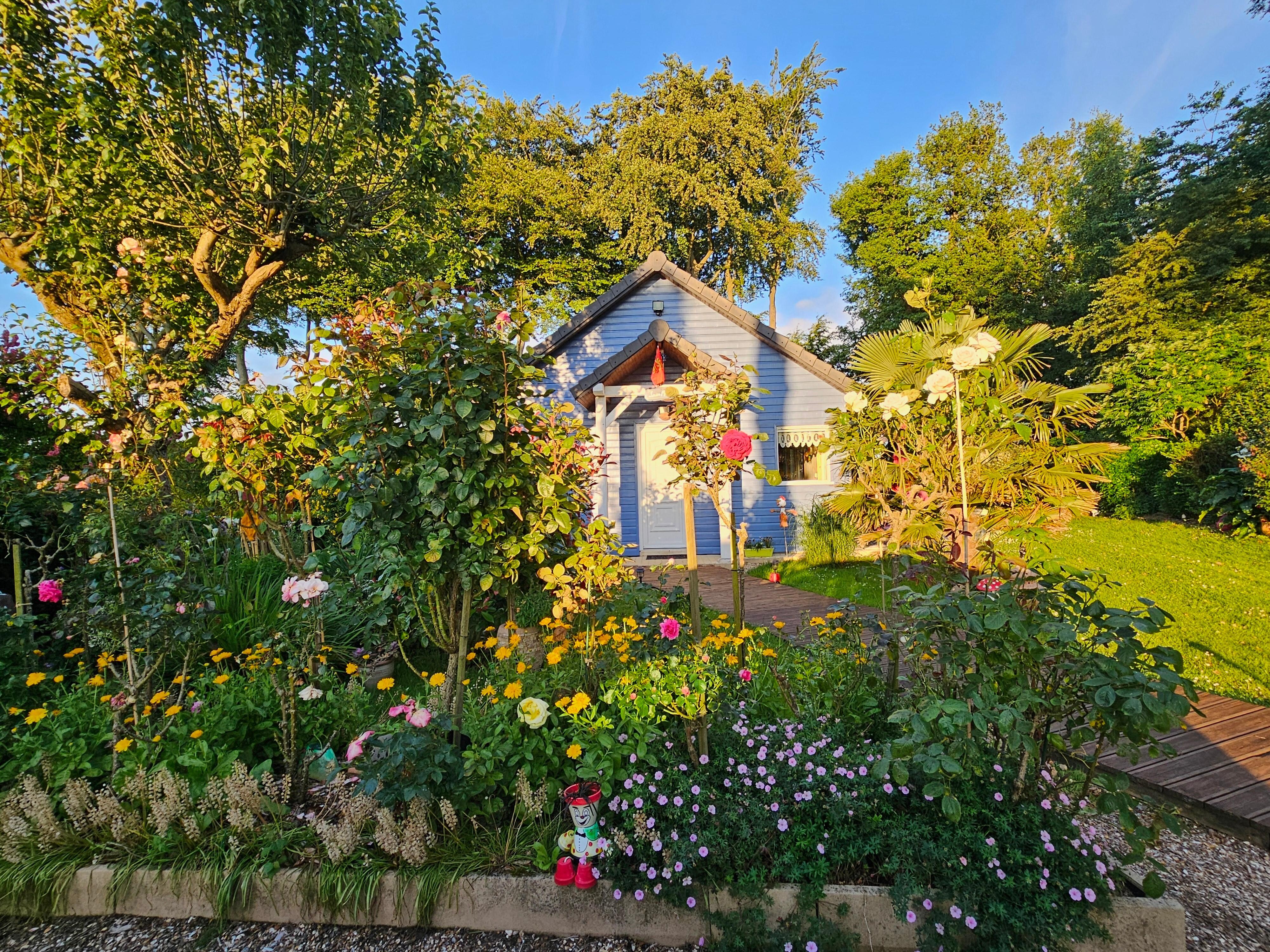 Clos Marie-Louise, das Blaue Haus im wunderschönen Garten.