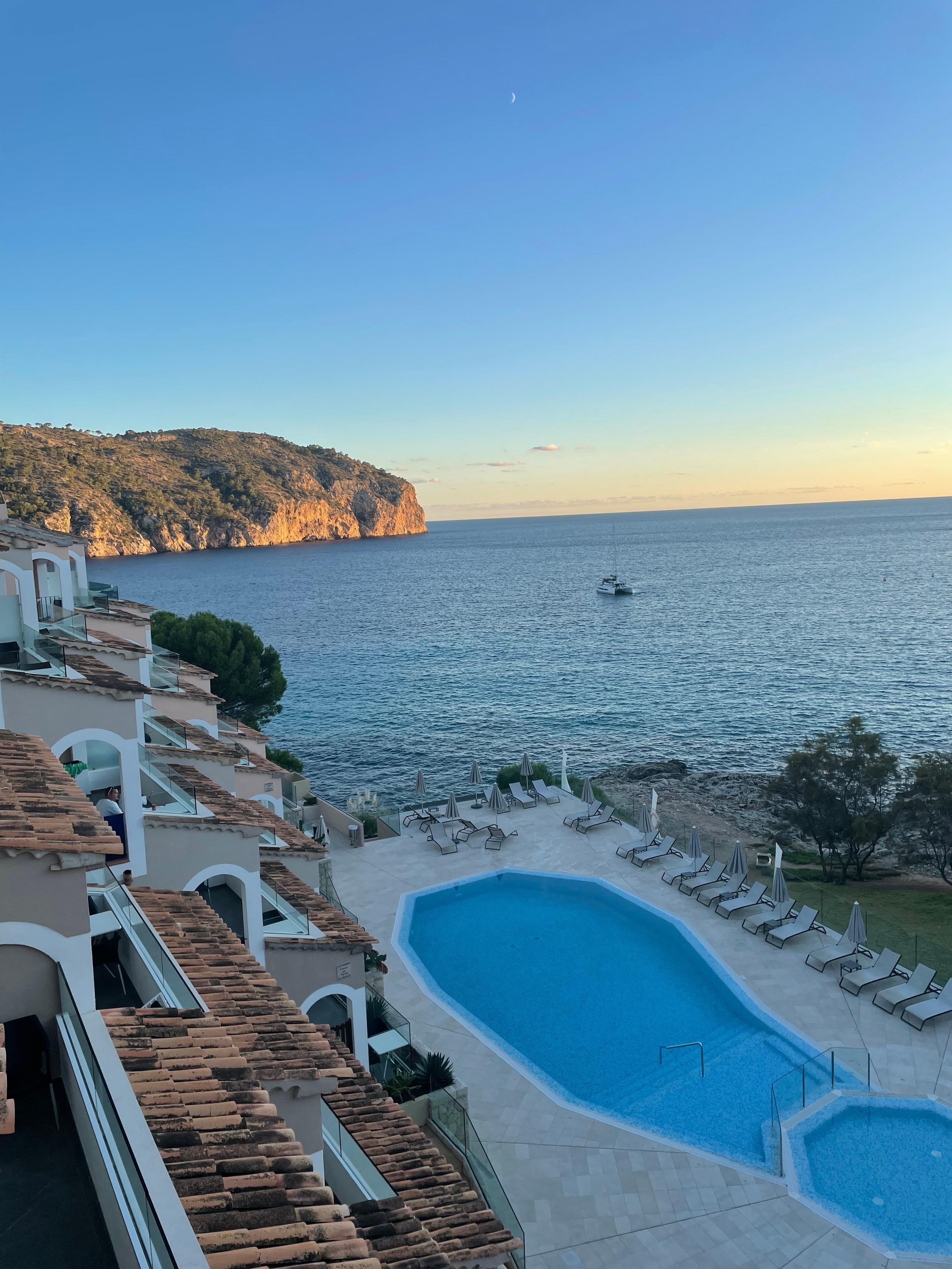 The hotel is very nice. There are goats that roam the property which is nice. The kitchen had everything we needed in it. Hotel is clean. The showers in the pool area didnt work which was unfortunate. The staff is very accommodating.