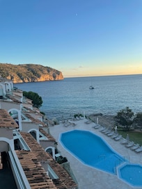 The hotel is very nice. There are goats that roam the property which is nice. The kitchen had everything we needed in it. Hotel is clean. The showers in the pool area didnt work which was unfortunate. The staff is very accommodating.