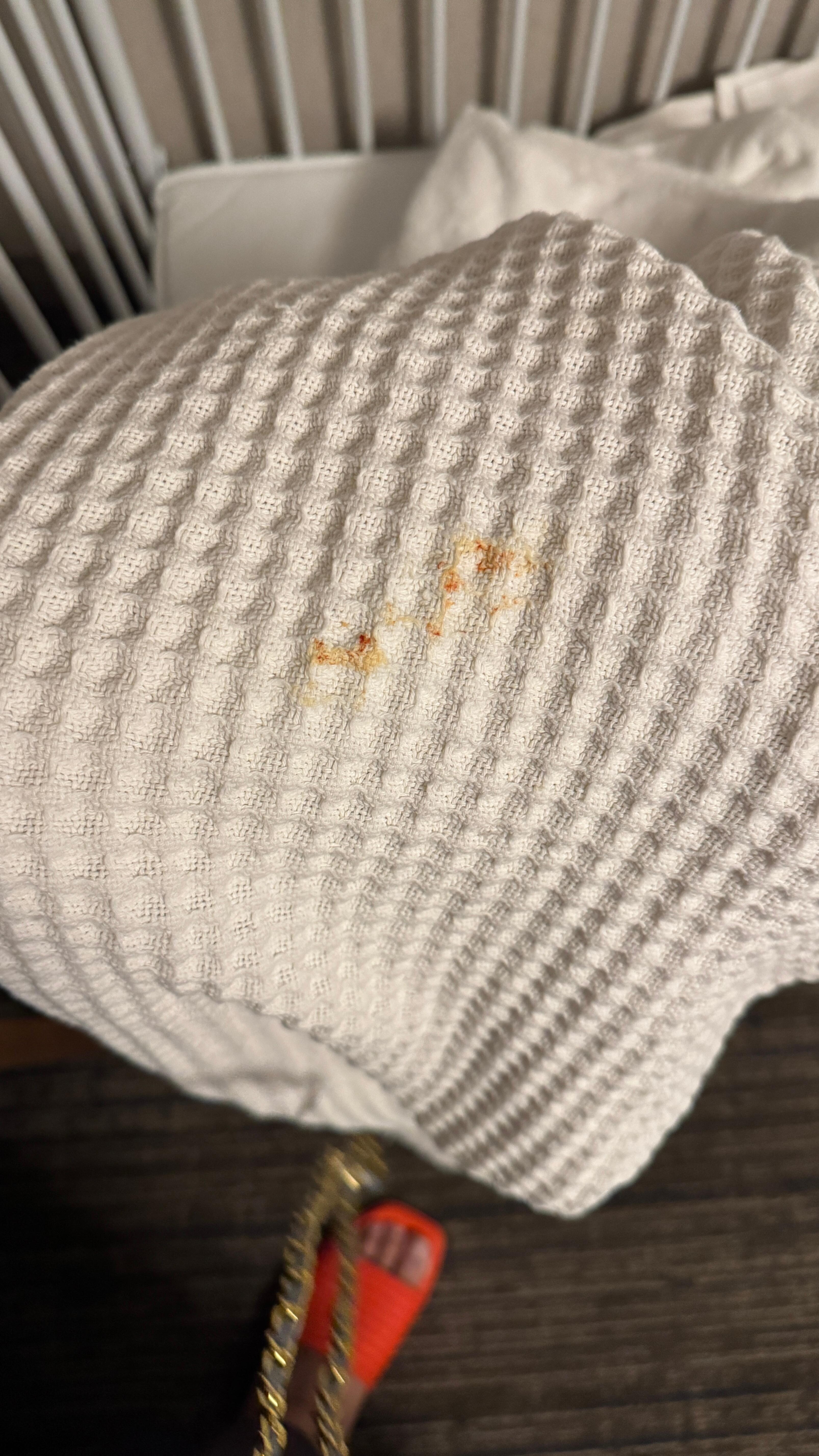 额外添加的毯子上不知是什么