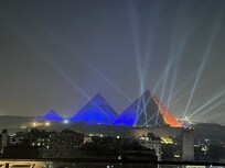 Pyramiderna från tak terrassen