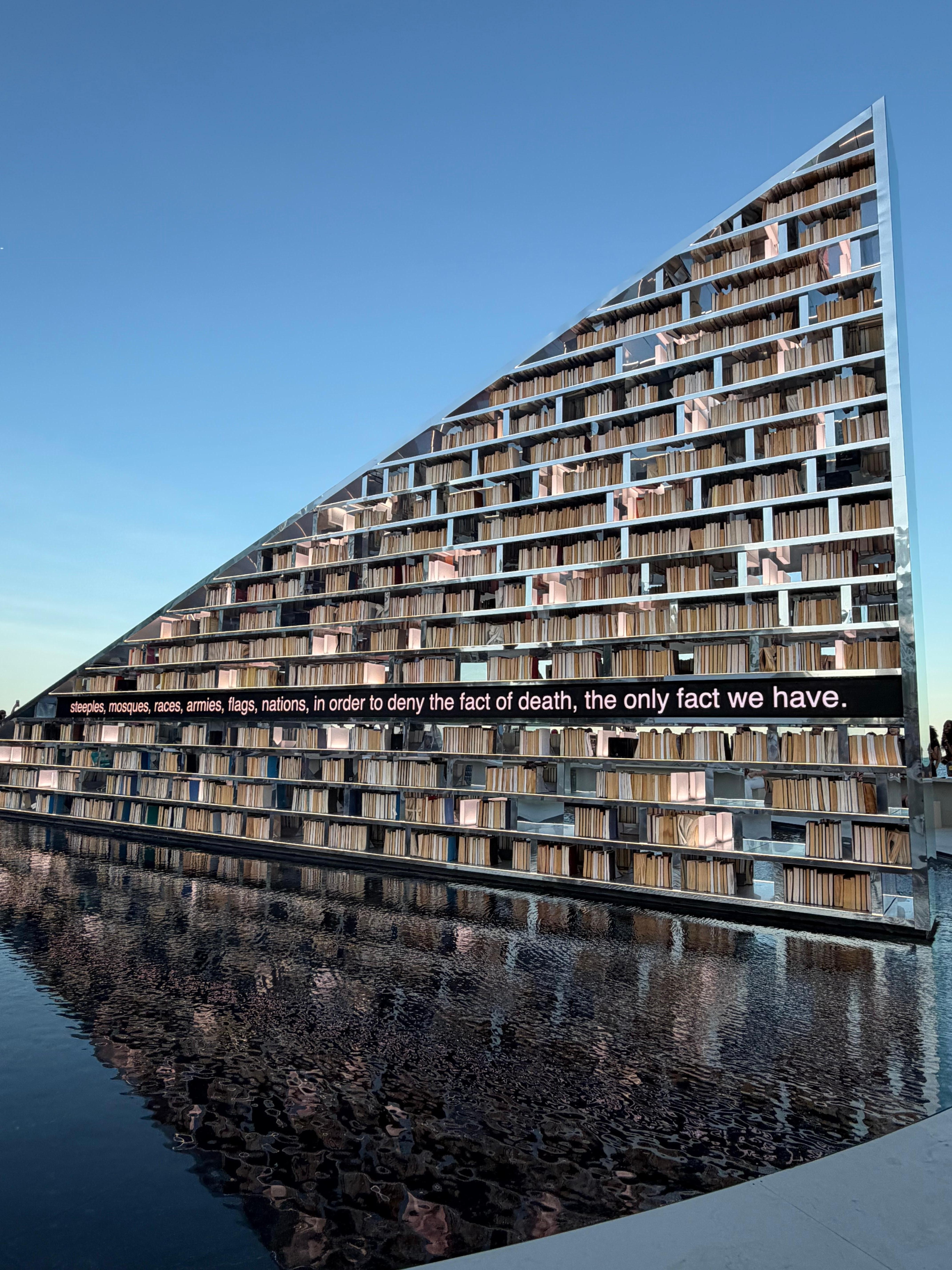 Perfect location during Art Basel, convenient to see local art right on the beach (rotating library exhibit at Faena)
