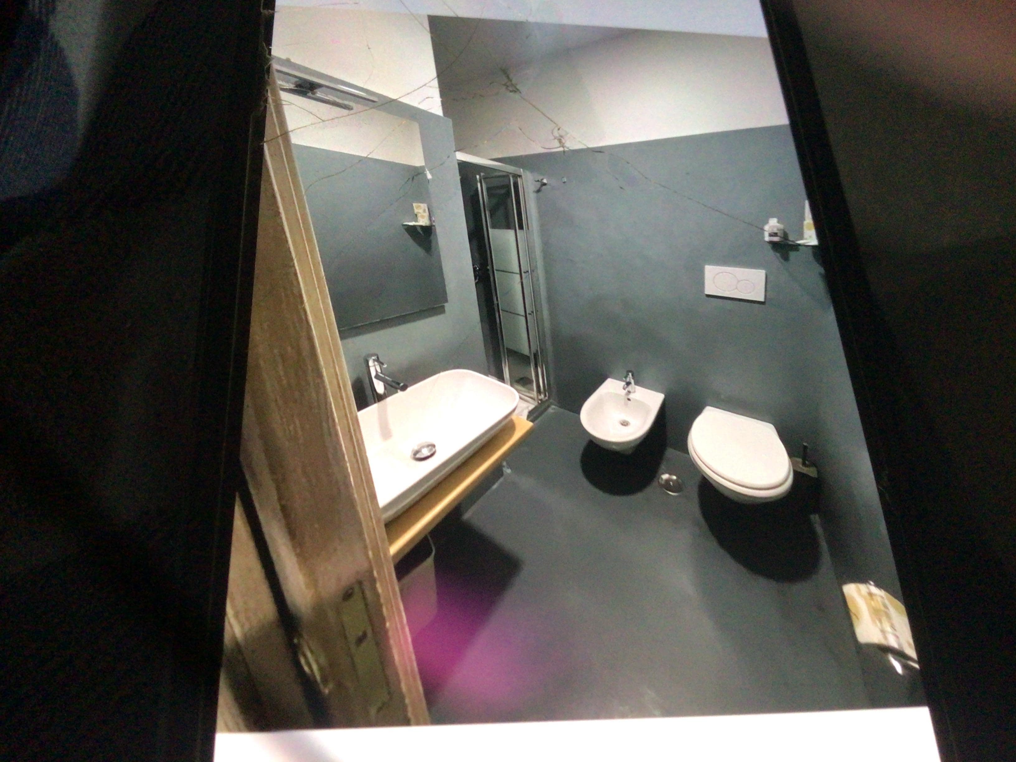 Our well equipped en-suite bathroom.