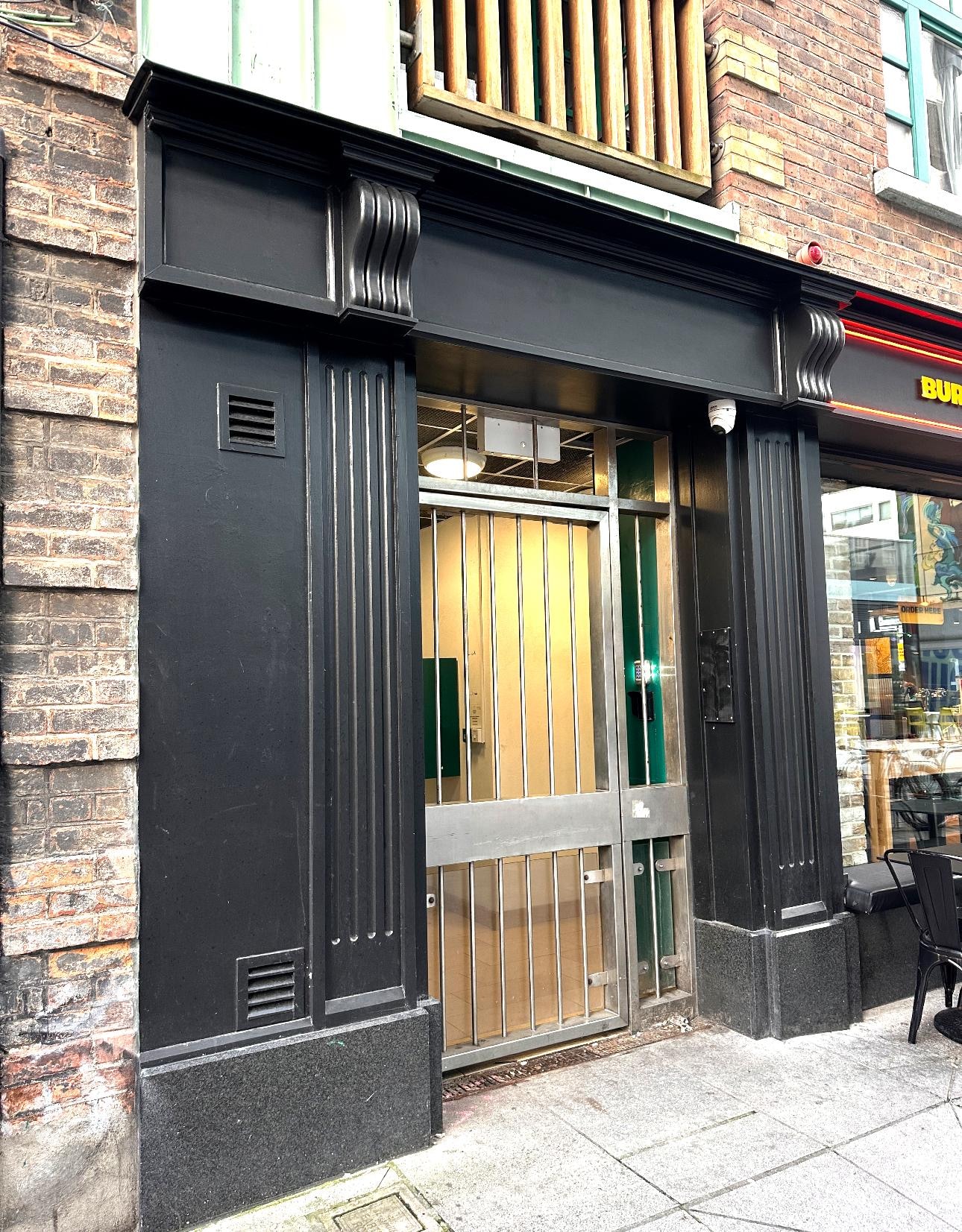 Inngangur að ibúðinni sem er upp á 5 hæð. 60 tröppur upp, engin lyfta.