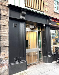 Inngangur að ibúðinni sem er upp á 5 hæð. 60 tröppur upp, engin lyfta.