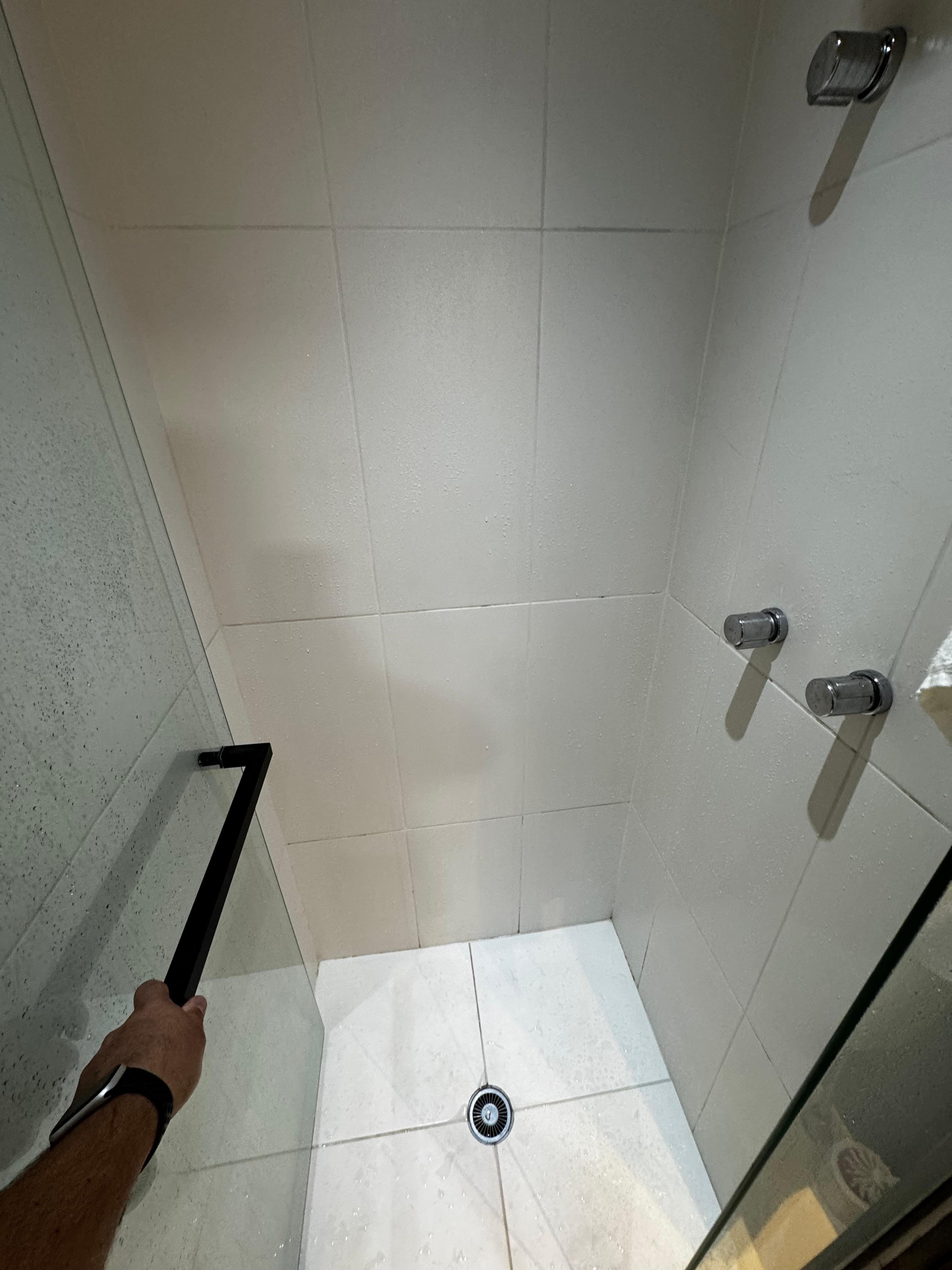 Falta de suporte para sabonete e shampoo no box 