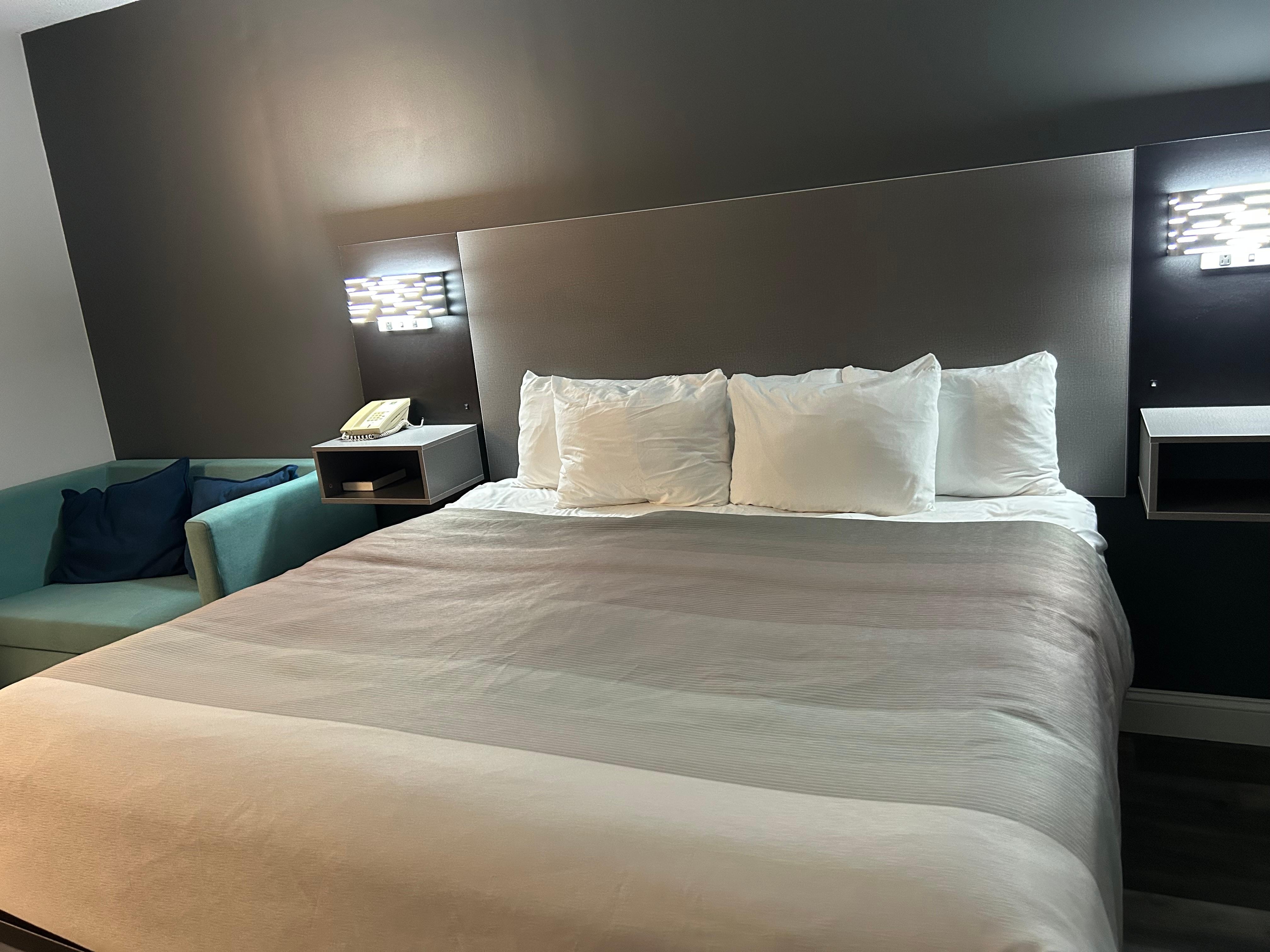 King size bed, very clean and so comfy