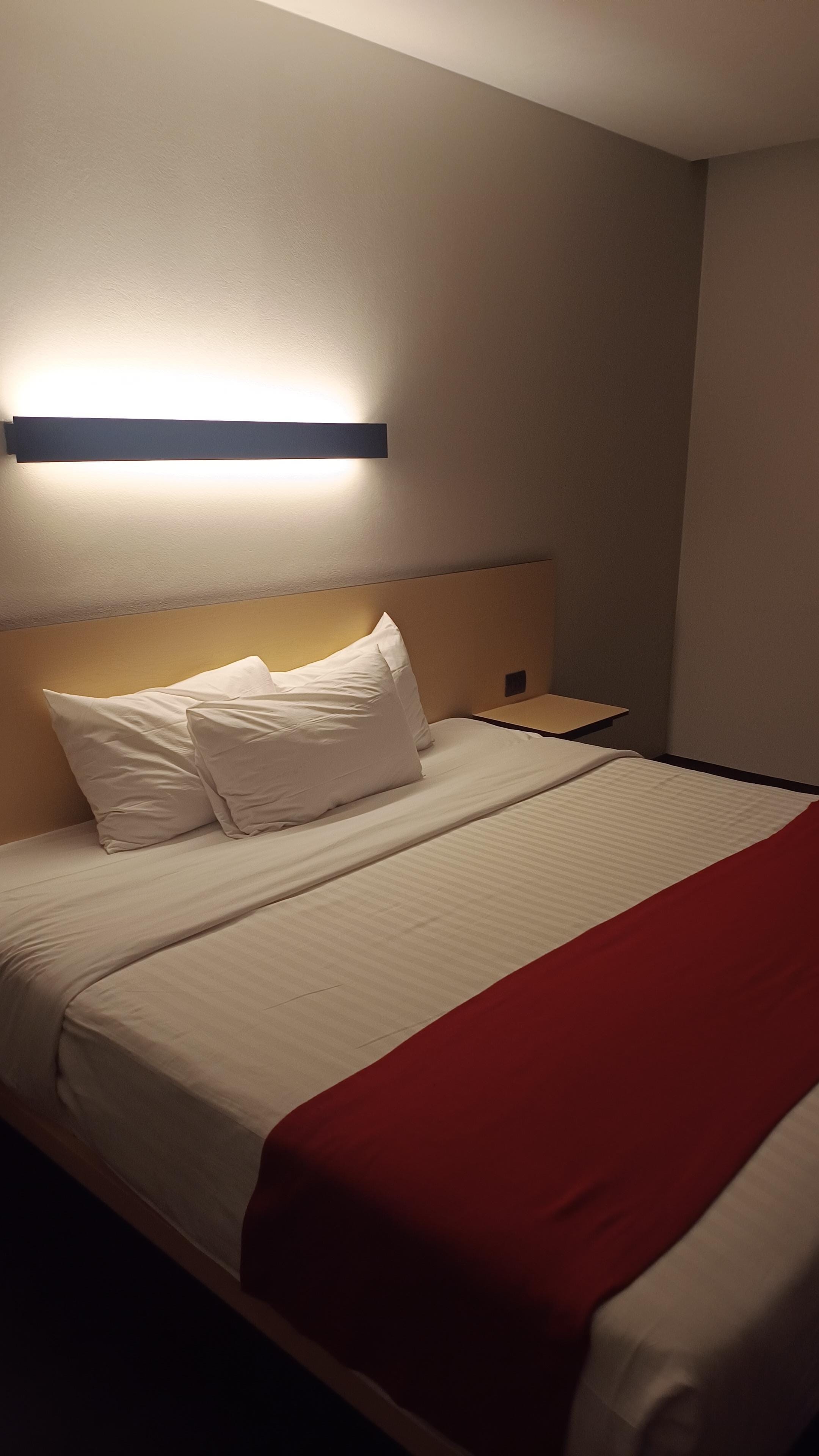 Cama amplia