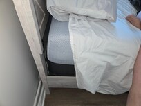 No fitted sheet on bed