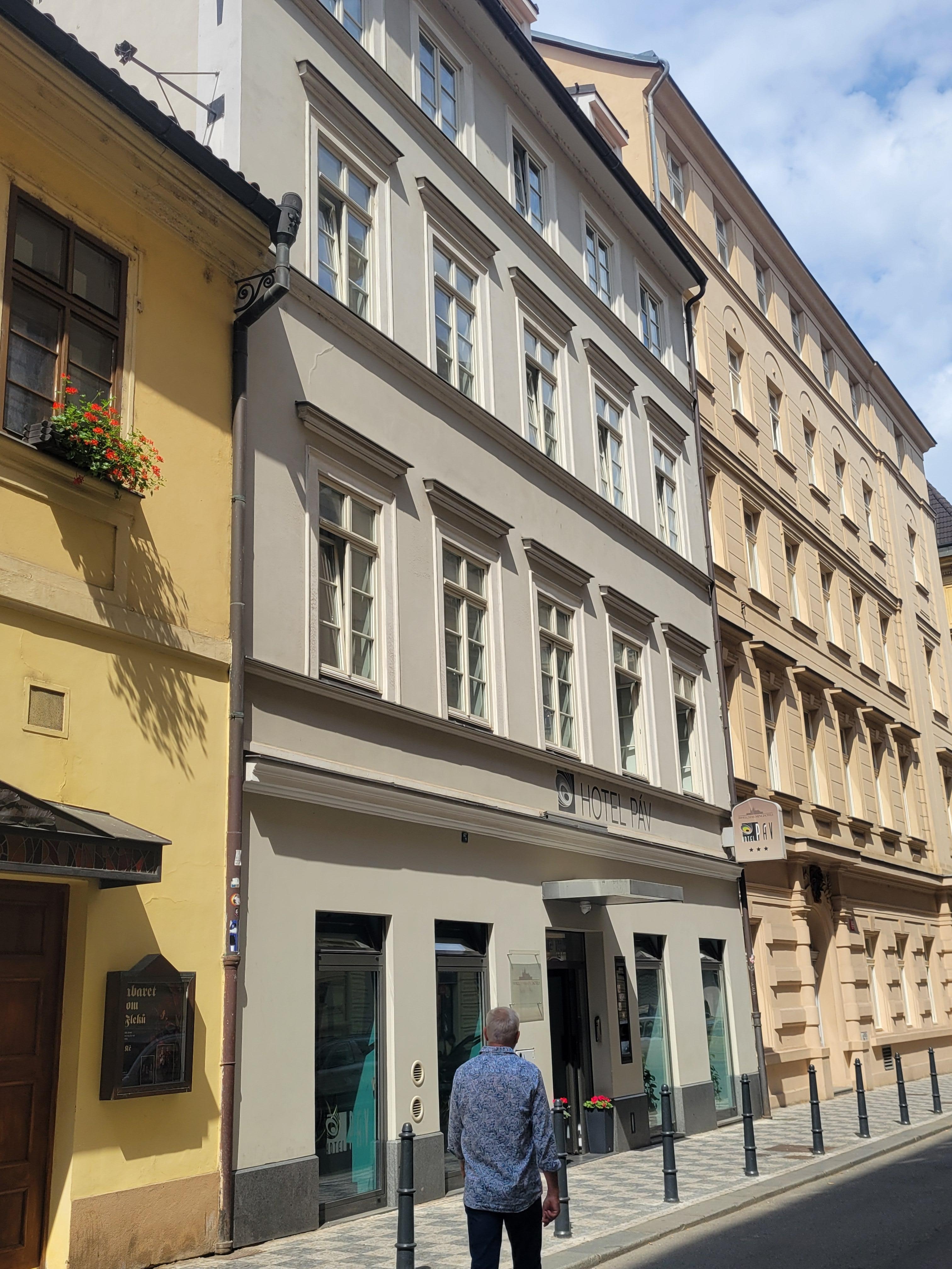 Rue Kremencova, abord de l'hĂŽtel