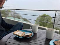 Frühstück auf dem Balkon