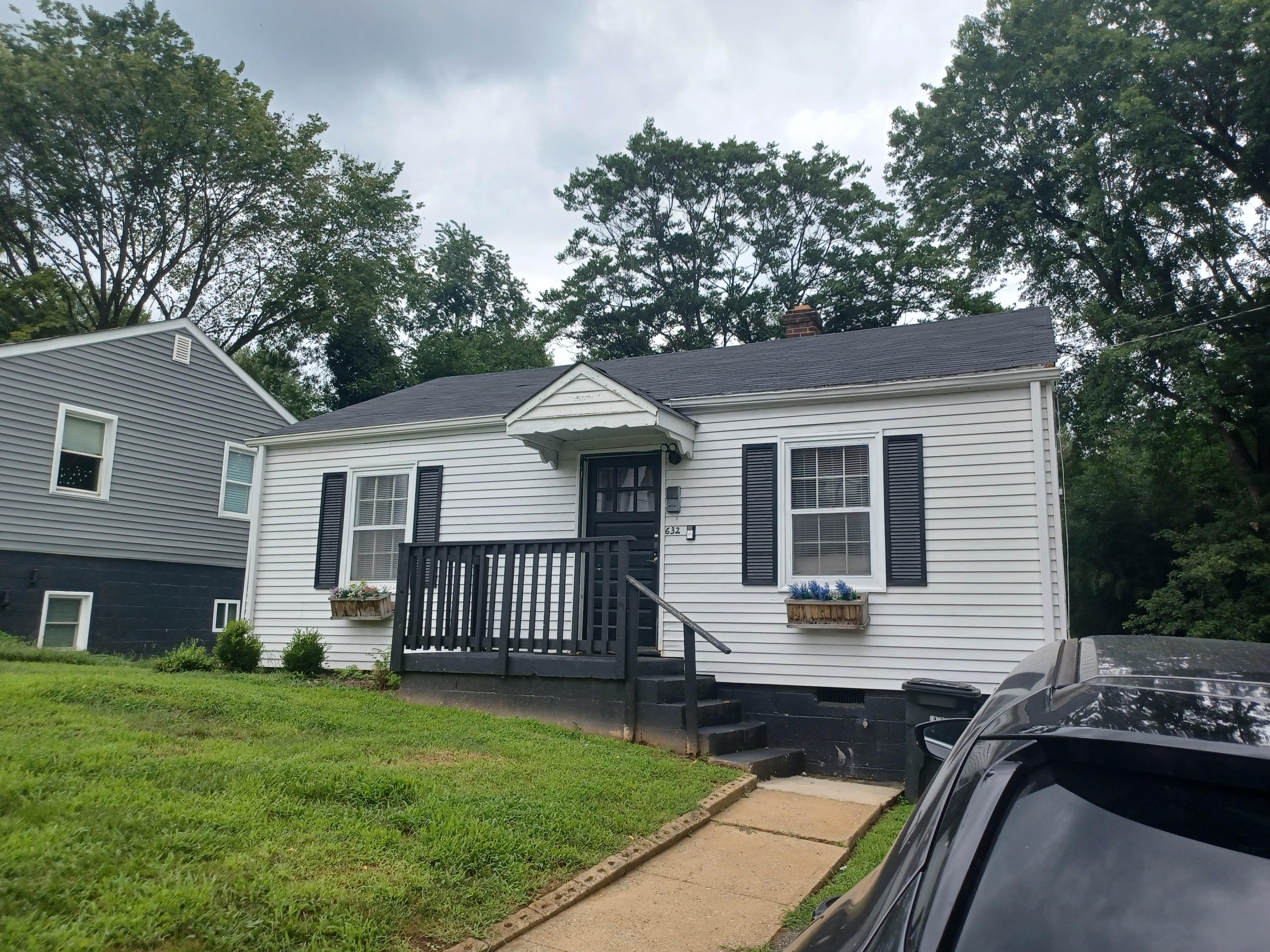 The outside of 632 Thomas Lane