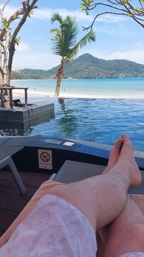 Pool lounges