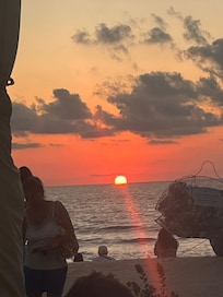 Solnedgang i byen