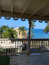 Shared Balcony for The Bertrand