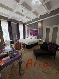 Expedia gold room upgrade to Romeo & Juliette suite