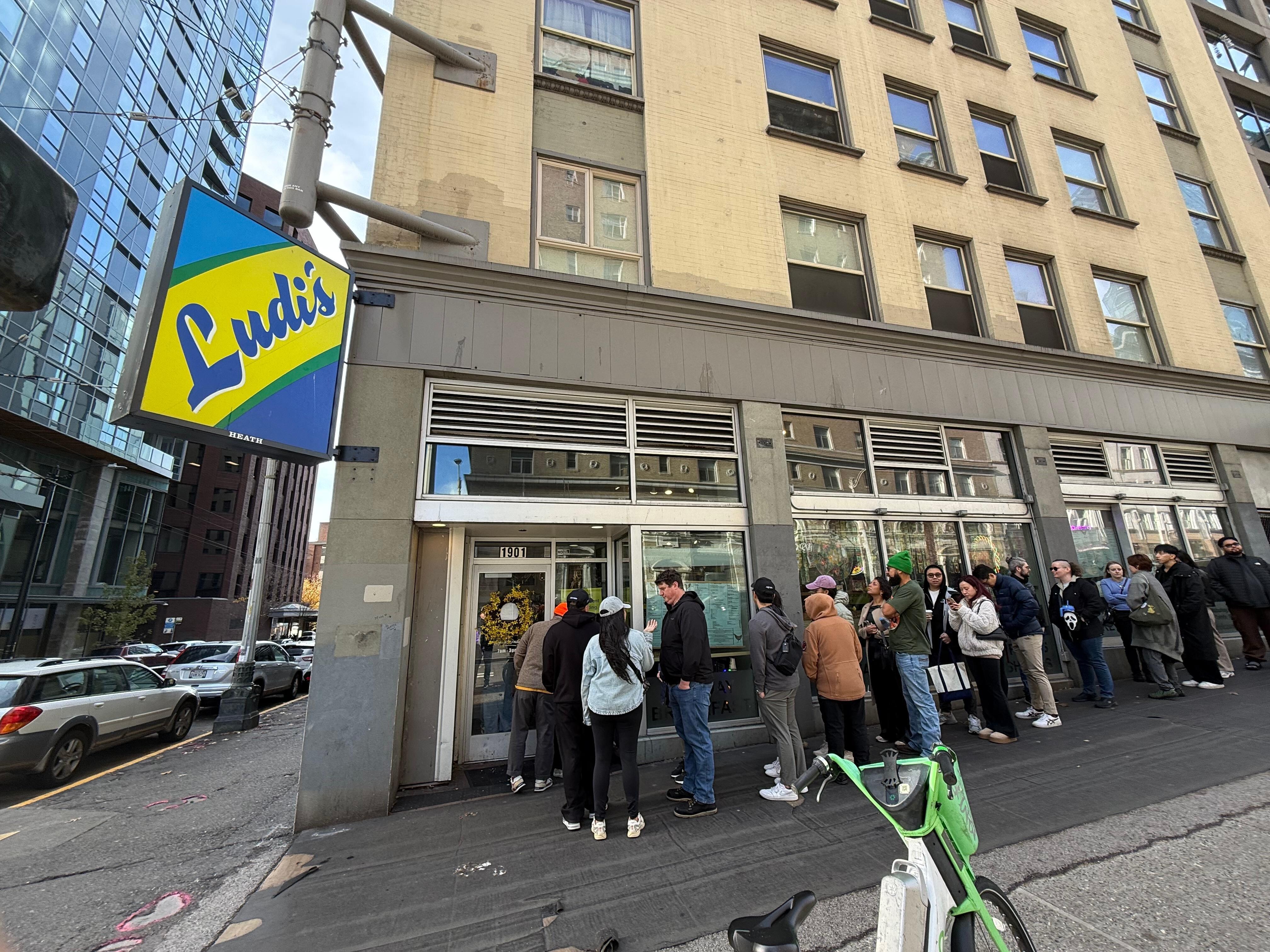 Excellent breakfast/lunch location.  Always busy!!