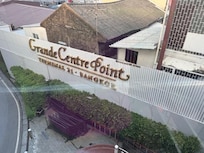 ロビーから見た正面