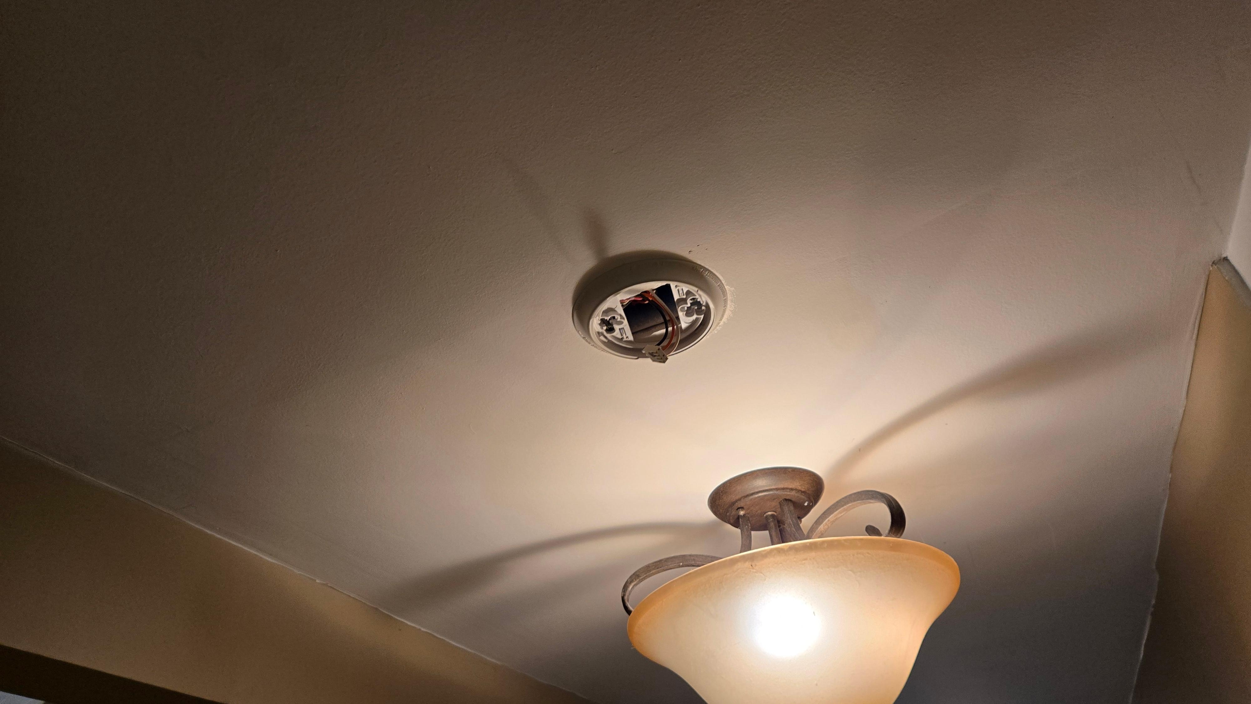 Missing main level smoke detector.