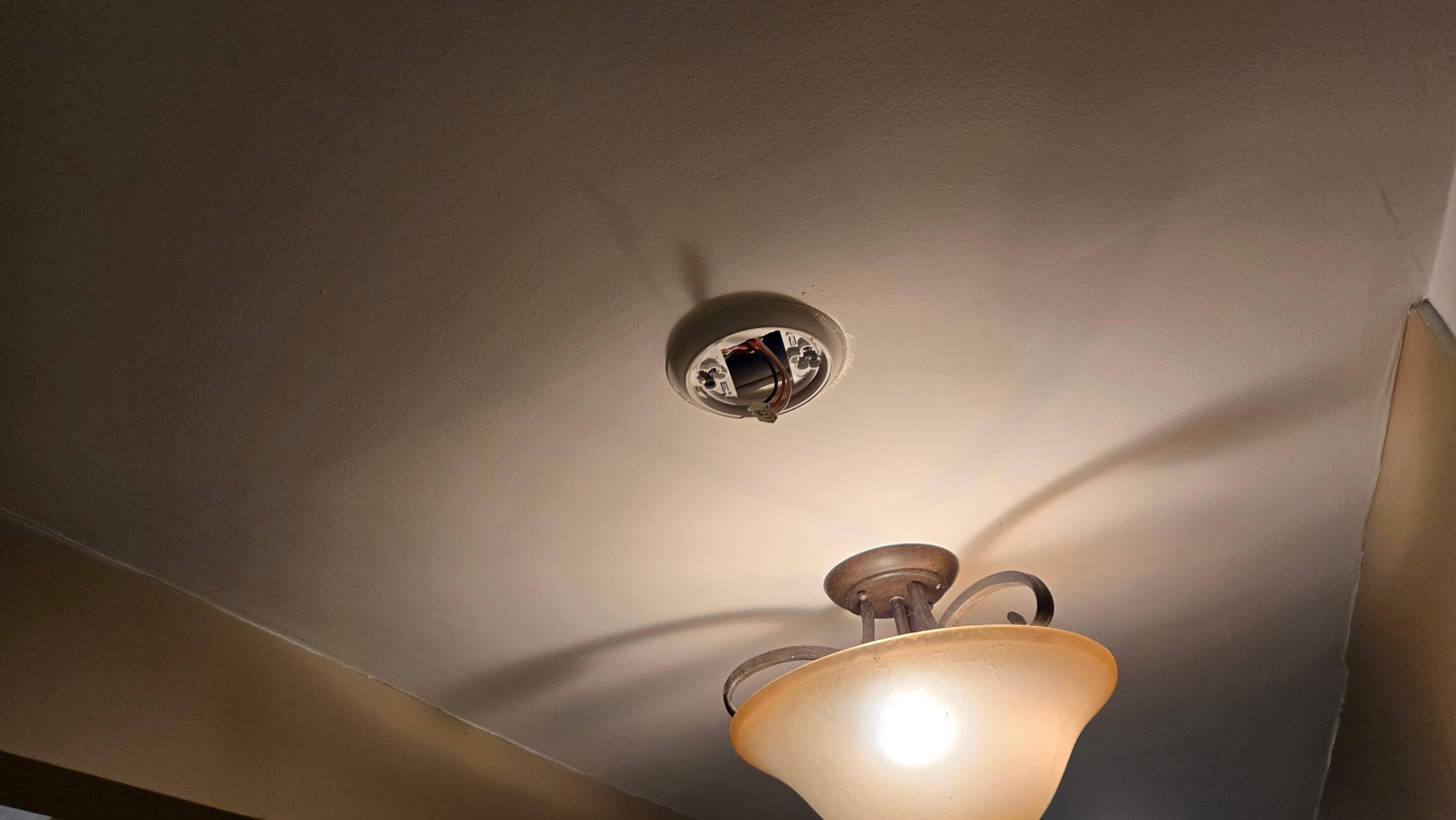 Missing main level smoke detector.