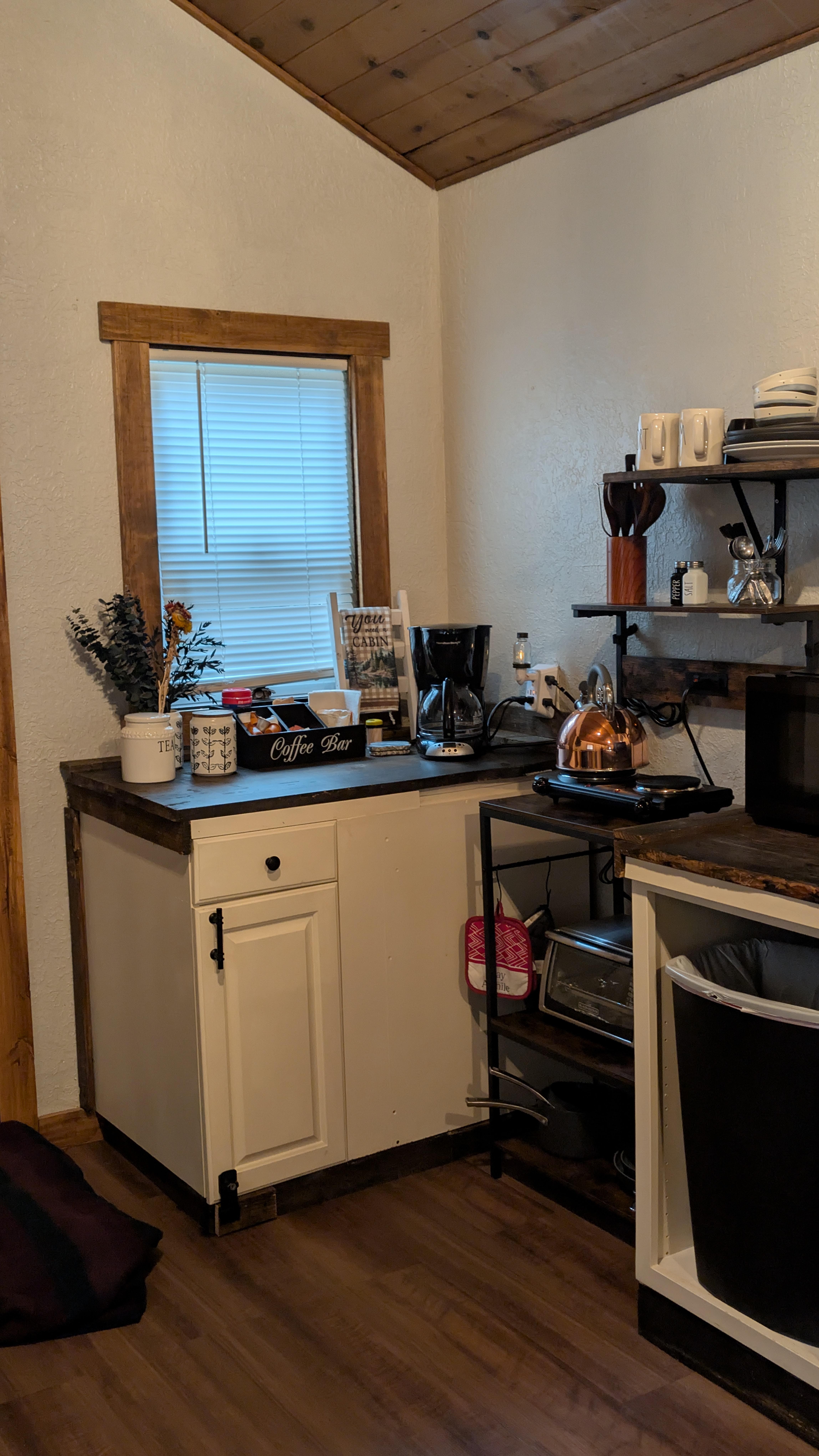 Coffee and tea station