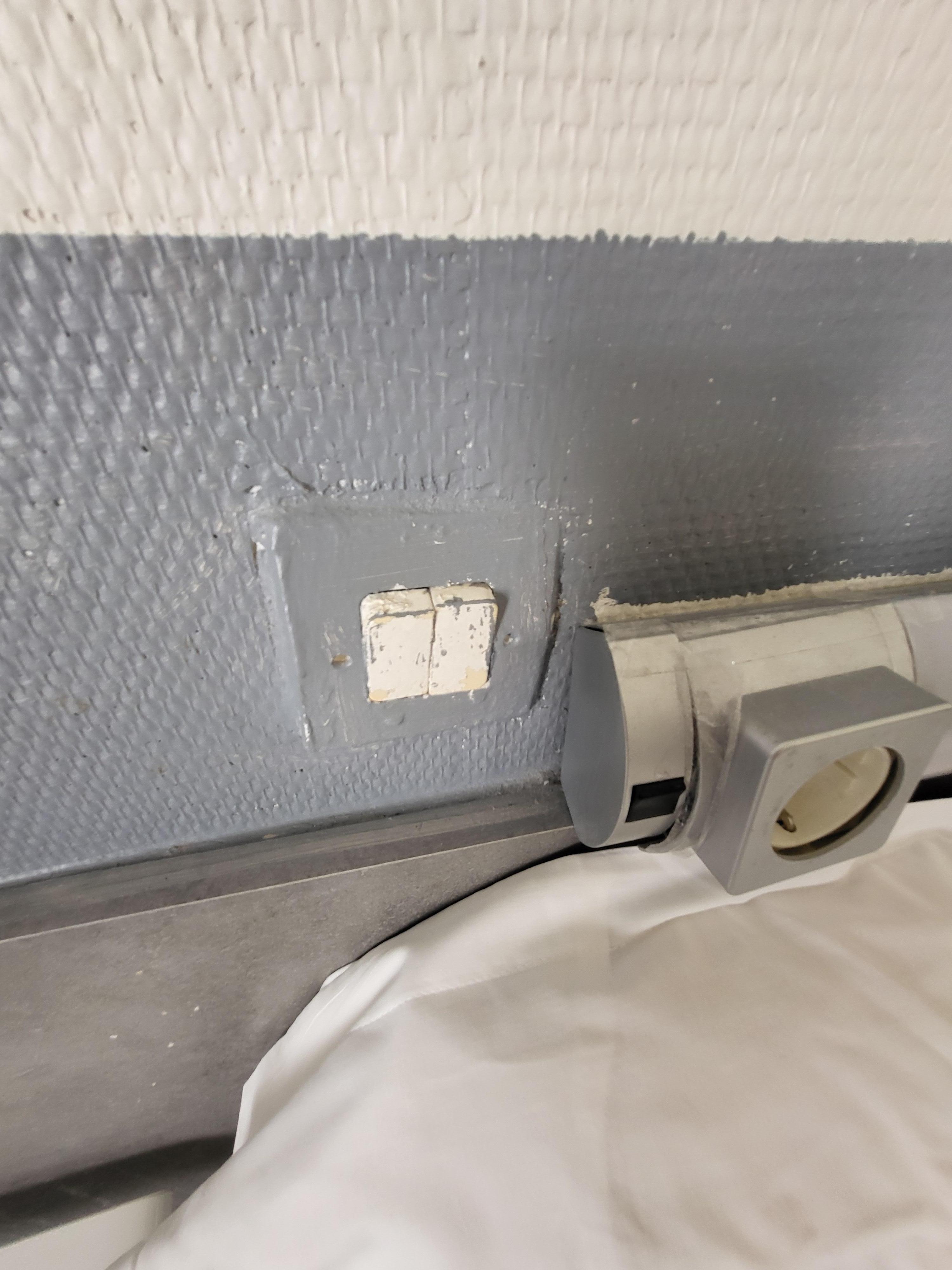 Lichtschalter und Steckdose 