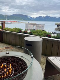 Terrasse med mange muligheder gode siddepladser.