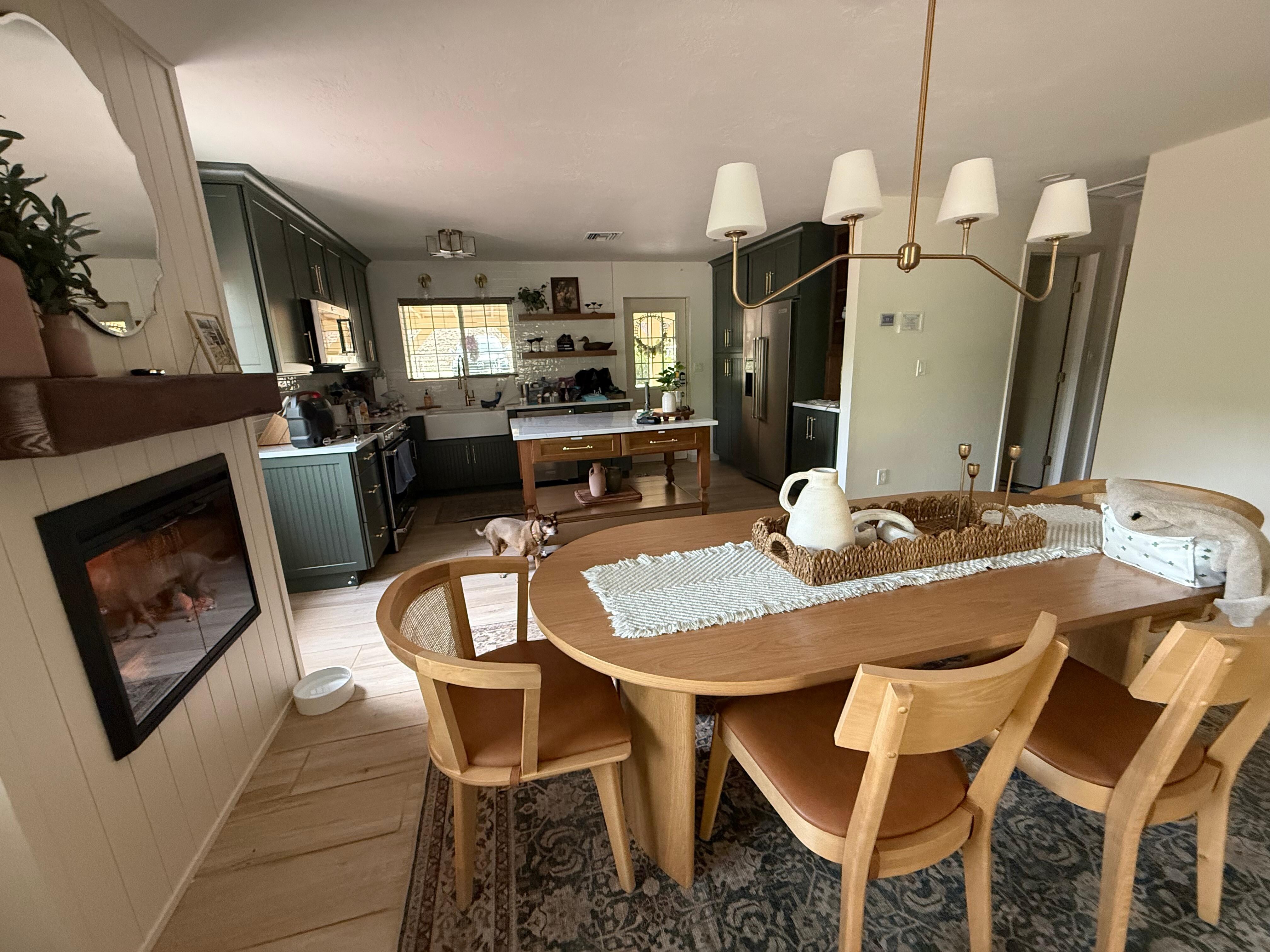 Adorable farmhouse kitchen and dining room with remote-control fireplace!