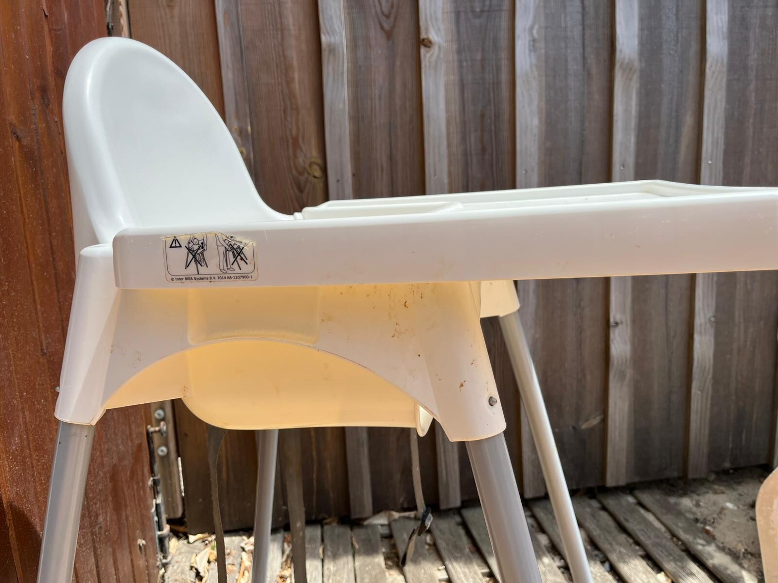 Kinderstuhl dreckig  1