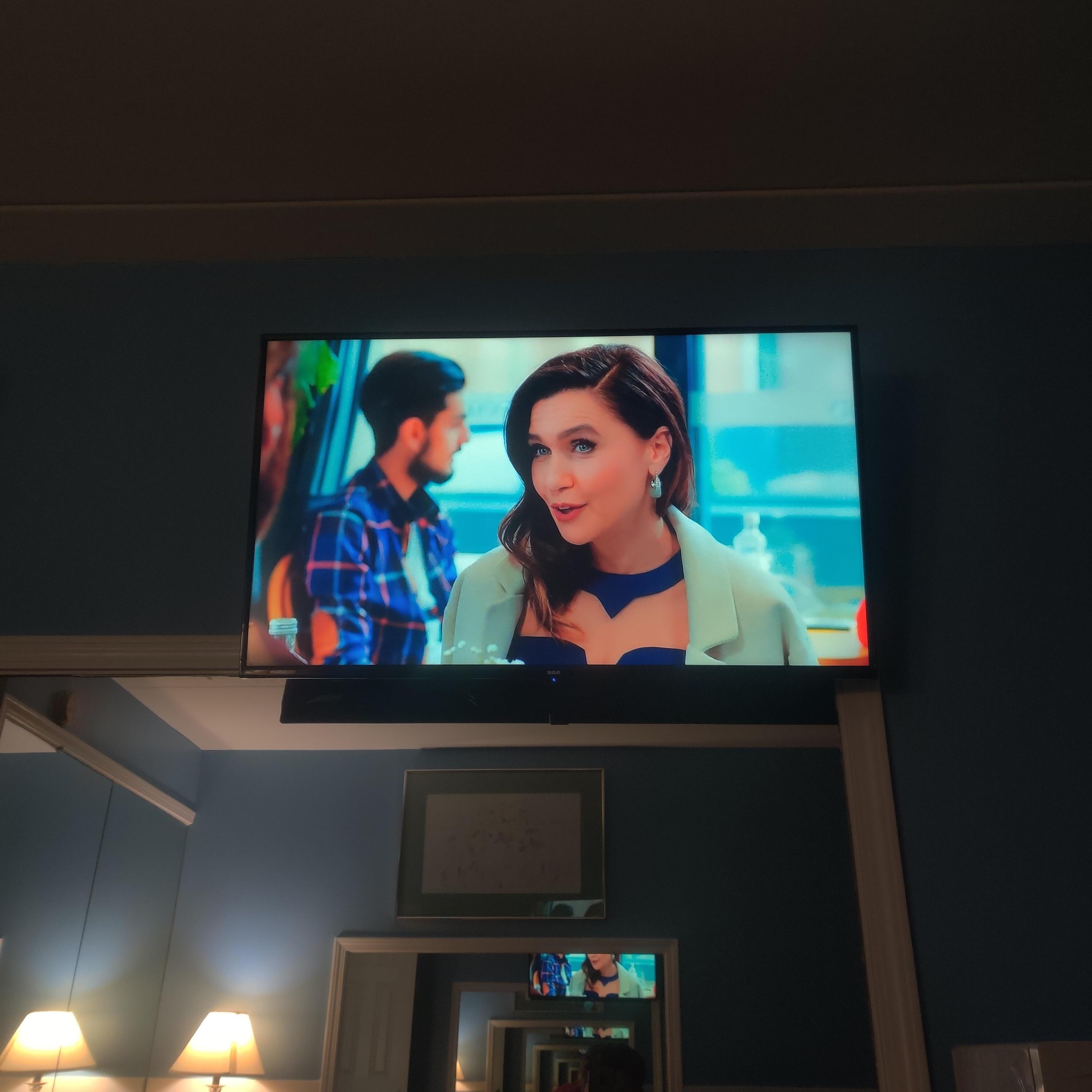 Watching TV, relaxed...at the Relax Inn! ✌🏼