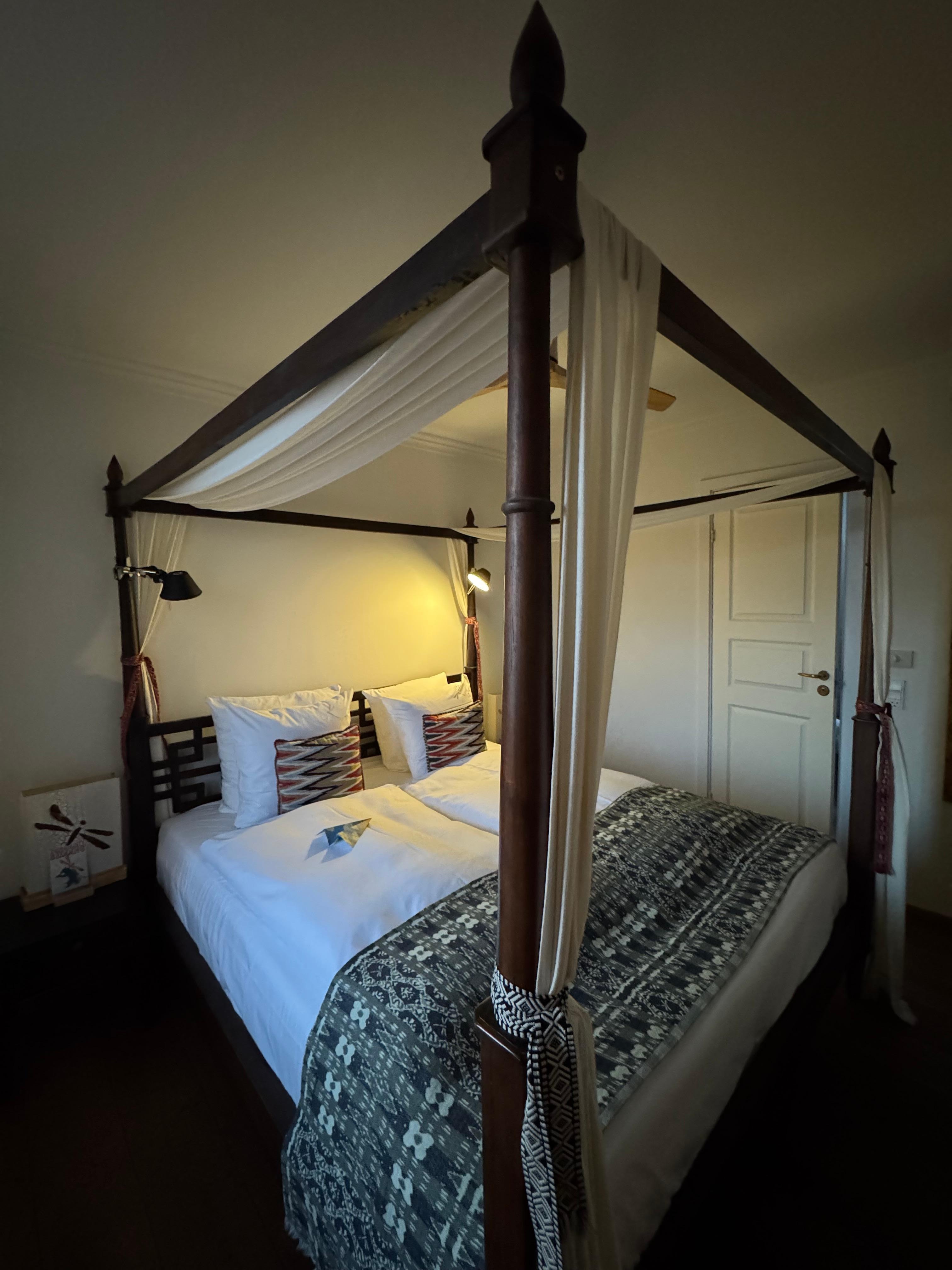 The lovely poster bed