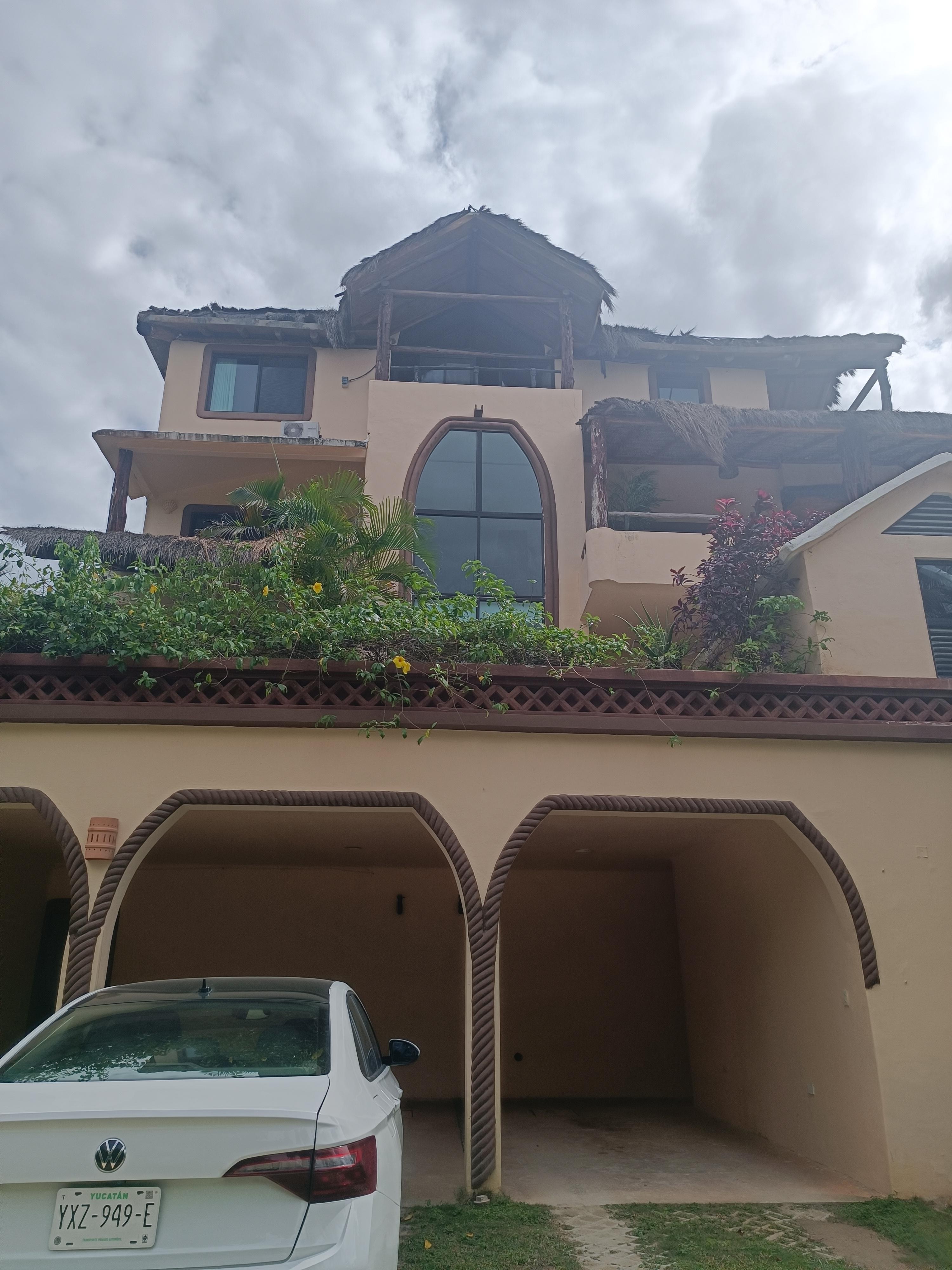 Vue de face avec emplacement véhicule 