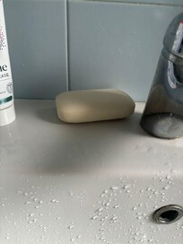No soap tray