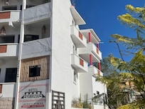 Exigez la grande chambre avec petite terrasse: il y en a á chaque étage 🤣