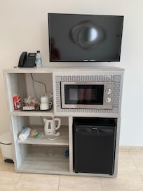 Facilities in the main living area/ bedroom.Tv had some English channels and YouTube.