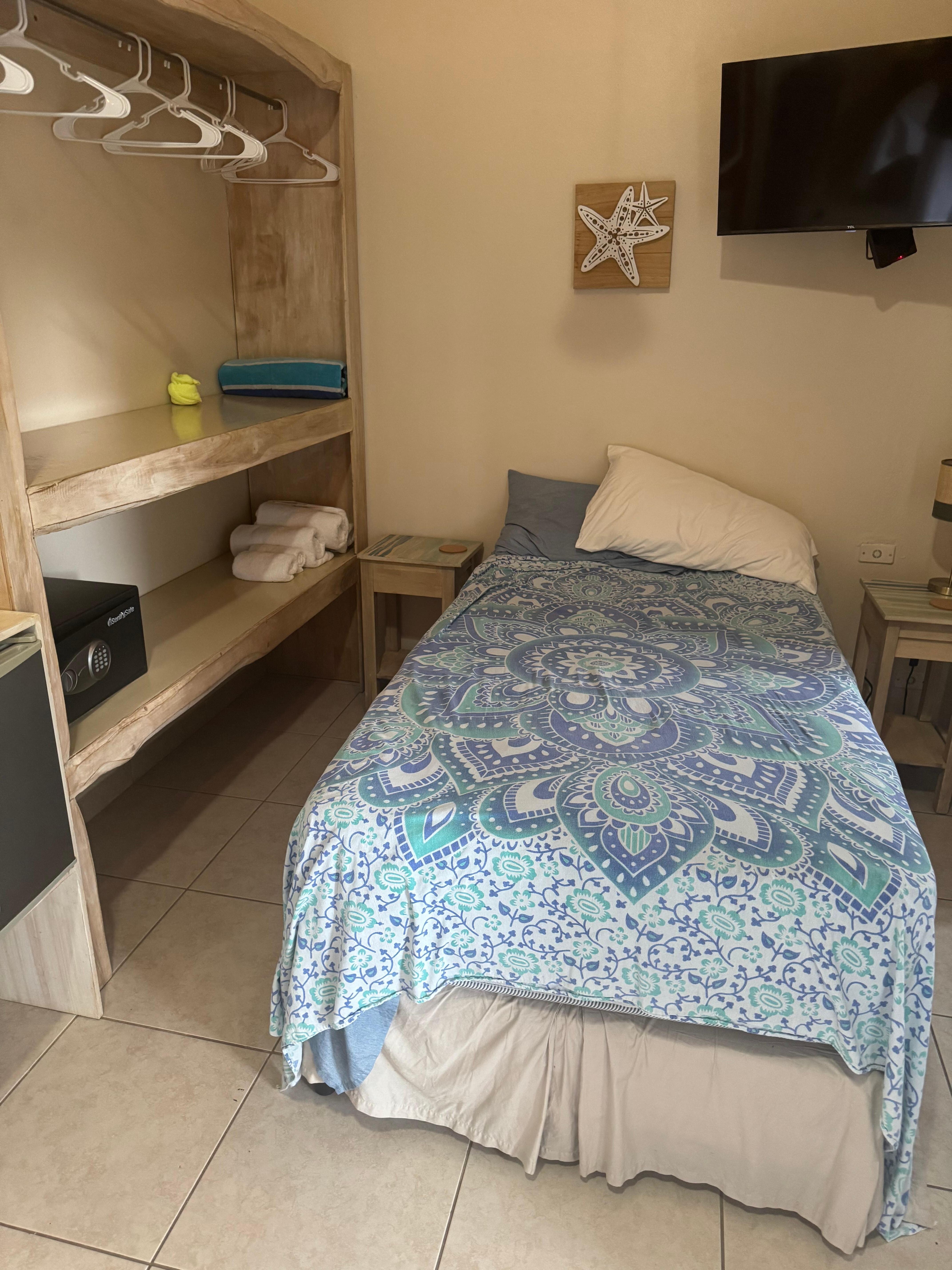 Twin bed in triple room