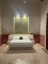 Poppy room