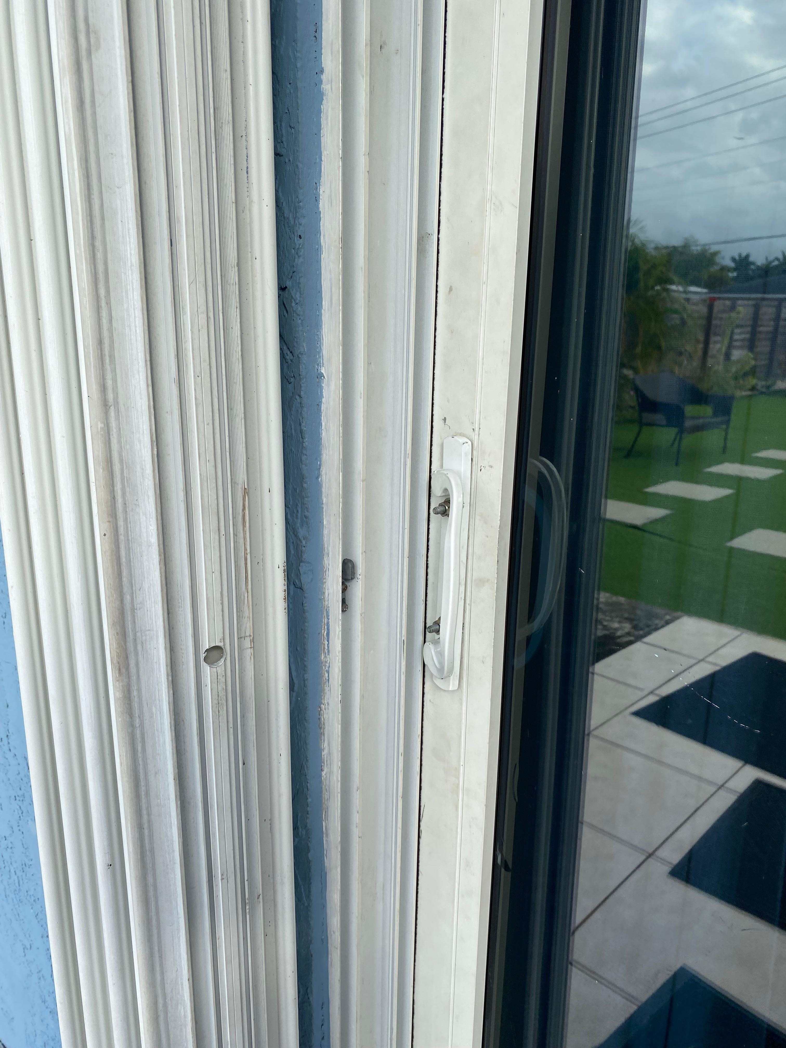 Slider doesn’t work snd is a mess.