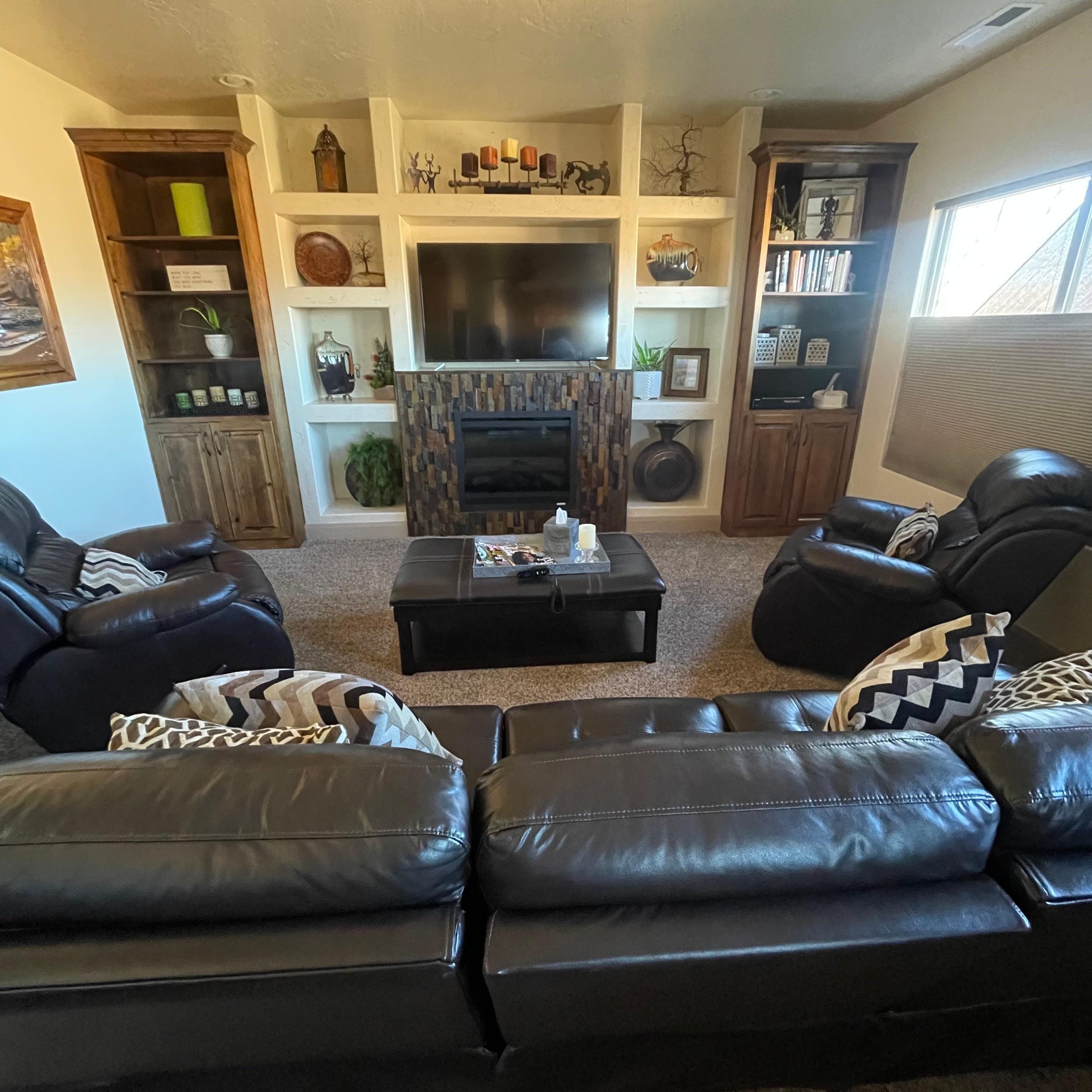 The living room is so comfortable! We got to hangout after a day of sightseeing, golf and shopping!