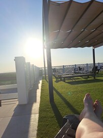 Bassenget er på toppen og har gode solforhold men blåser det veldig så føler du det der oppe🙂